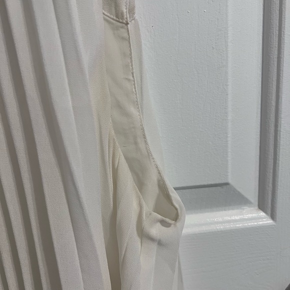 H&M cream pleated flowy blouse - Picture 10 of 11